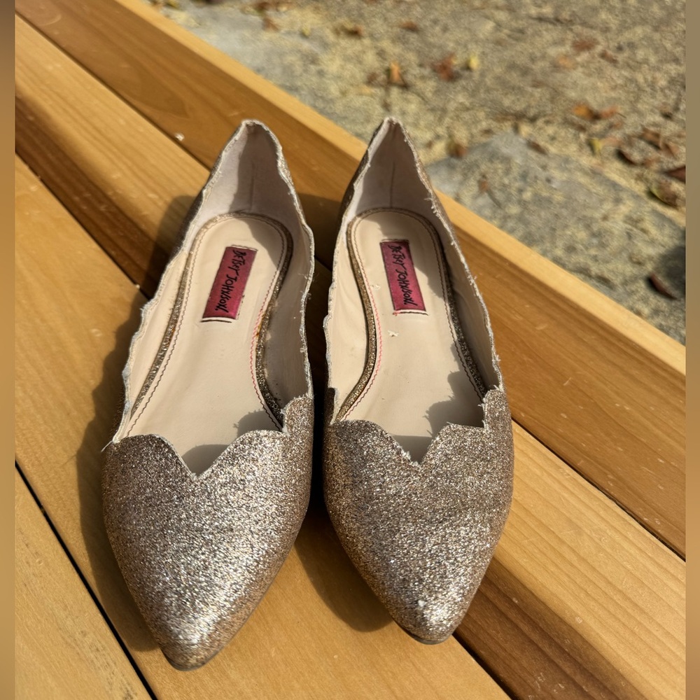 Betsey Johnson Glitter Scallop Pointed Toe Flats